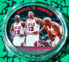 NBA CHICAGO BULLS JORDAN PIPPEN RODMAN #F3 COLORIZED GOLD PLATED ART ROUND